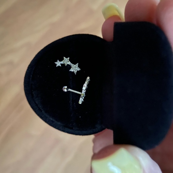 Really cute 3 star sterling silver earrings with small cubic zirconia stones 💫 - Picture 3 of 4